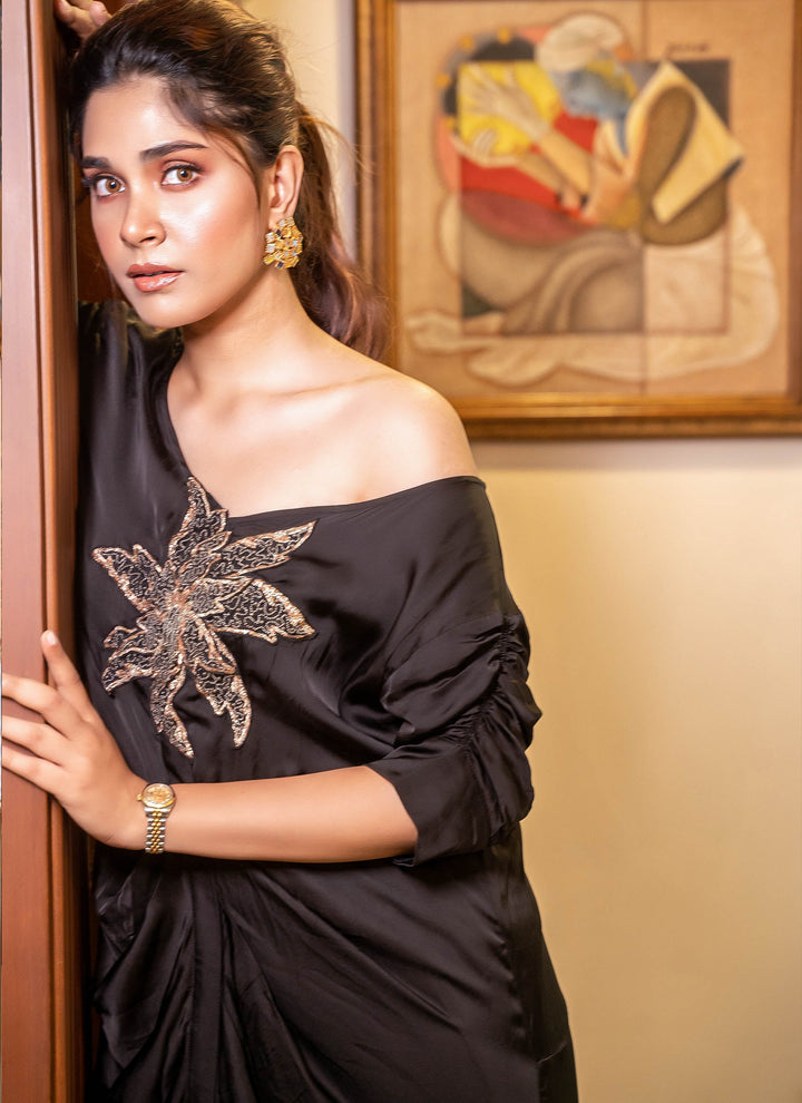 Black Pleated Dress With Golden Flower - 2